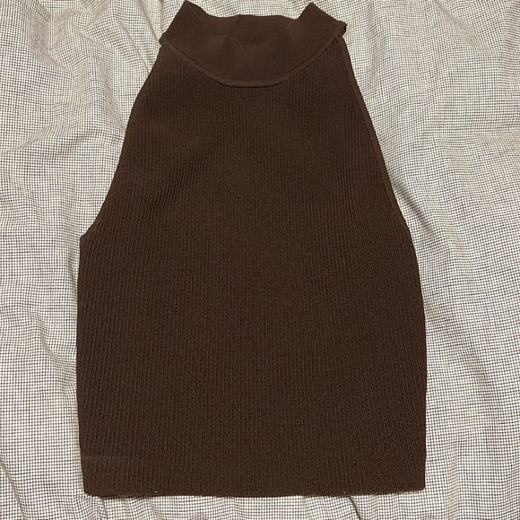 Contour Mockneck Tank - Picture 5 of 7